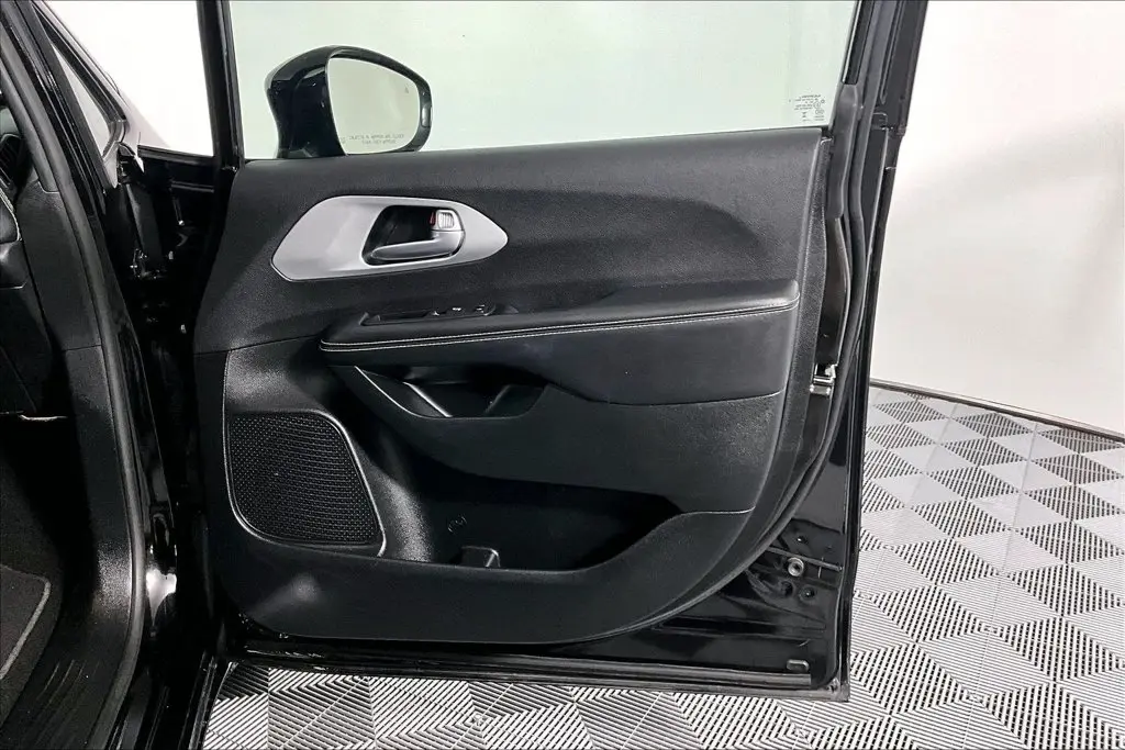 2025 Chrysler Pacifica - $31,541