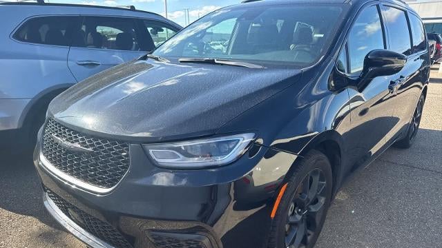 Preowned 2025 Chrysler Pacifica Limited for Sale