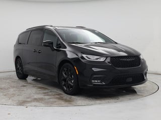 2025 Chrysler Pacifica with Diamond Black Crystal Pearlcoat Exterior