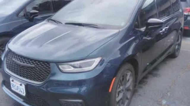 Preowned 2025 Chrysler Pacifica Limited for Sale
