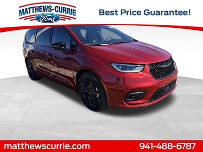 Photo of a 2025 Chrysler Pacifica Limited 4DR Mini-Van for sale
