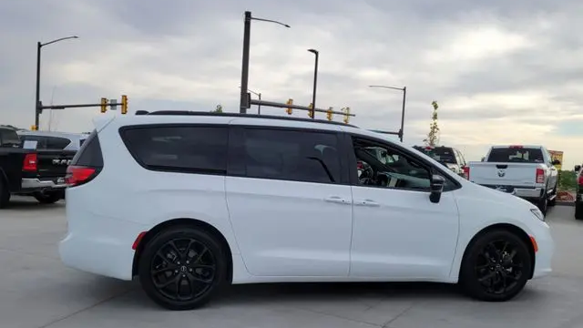 2025 Chrysler Pacifica Limited