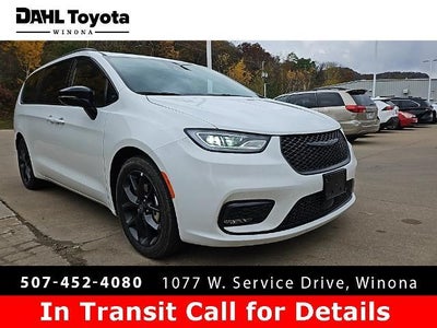 Photo of a 2025 Chrysler Pacifica Limited 4DR Mini-Van for sale