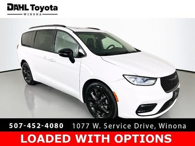 Photo of a 2025 Chrysler Pacifica Limited 4DR Mini-Van for sale