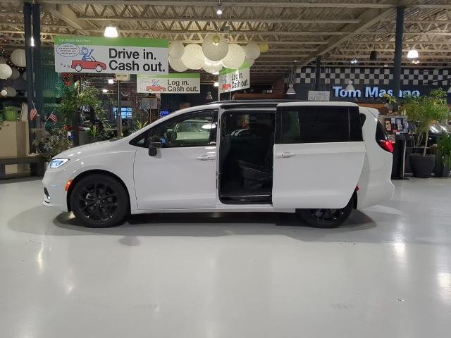 2025 Chrysler Pacifica - $29,910