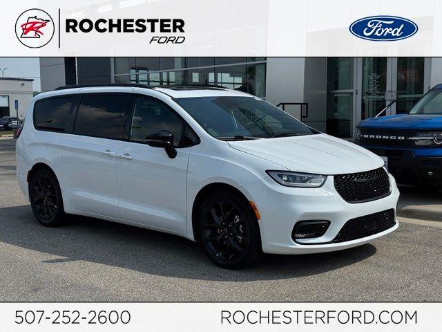 2025 Chrysler Pacifica - $33,799