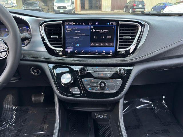 2025 Chrysler Pacifica - $33,799
