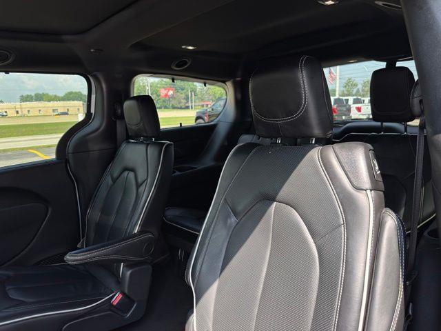 2025 Chrysler Pacifica - $33,799