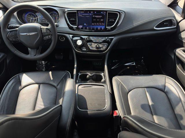2025 Chrysler Pacifica - $33,799