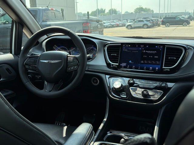 2025 Chrysler Pacifica - $33,799
