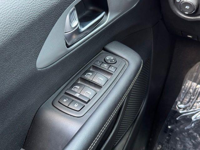 2025 Chrysler Pacifica - $33,799