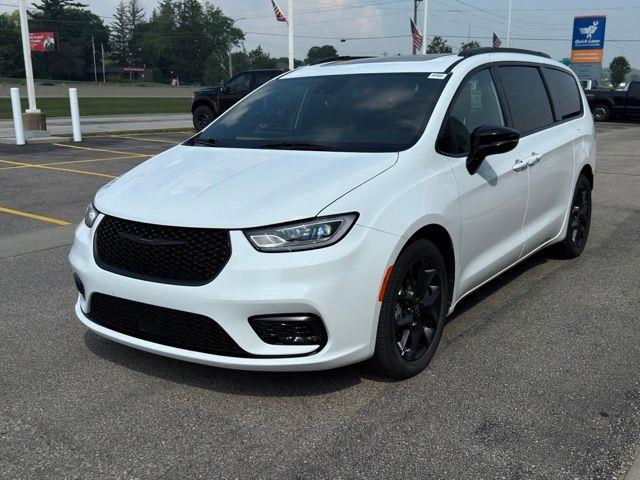 2025 Chrysler Pacifica - $33,799