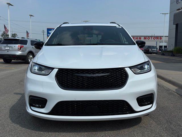 2025 Chrysler Pacifica - $33,799