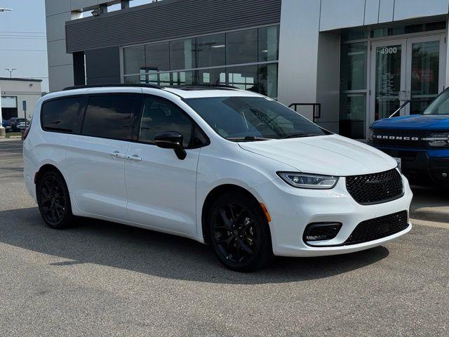 2025 Chrysler Pacifica - $33,799