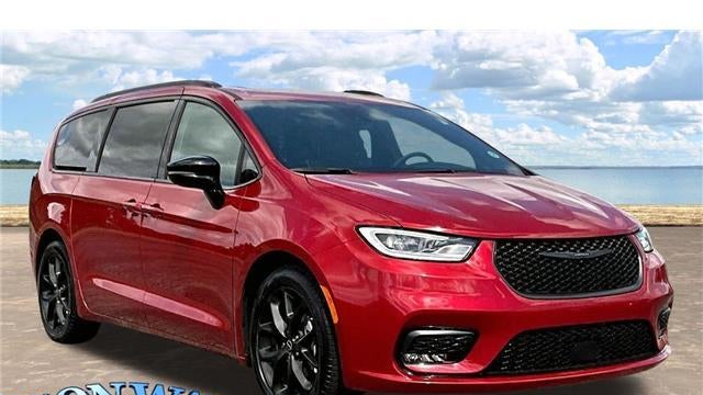 Preowned 2025 Chrysler Pacifica Limited for Sale