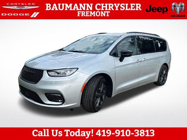 2026 Chrysler Pacifica Limited — photo 1 of 24