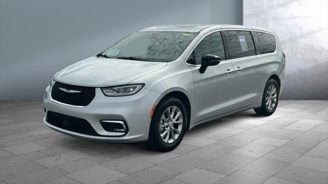 Preowned 2026 Chrysler Pacifica Limited for Sale