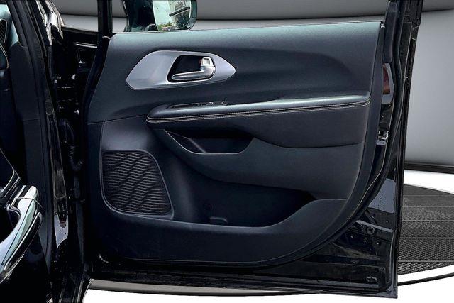 2026 Chrysler Pacifica - $35,900