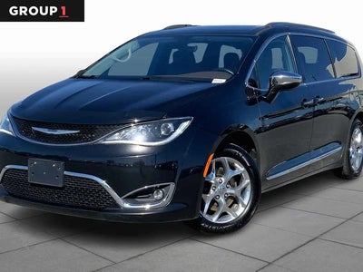Photo of a 2017 Chrysler Pacifica Limited 4DR Mini-Van for sale