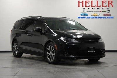 Photo of a 2018 Chrysler Pacifica Limited 4DR Mini-Van for sale