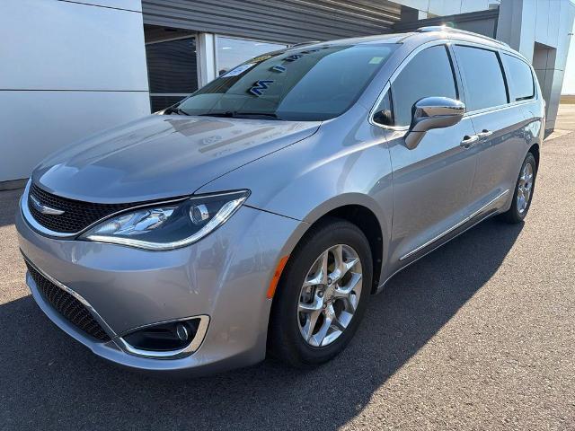 2018 Chrysler Pacifica Limited — photo 1 of 24