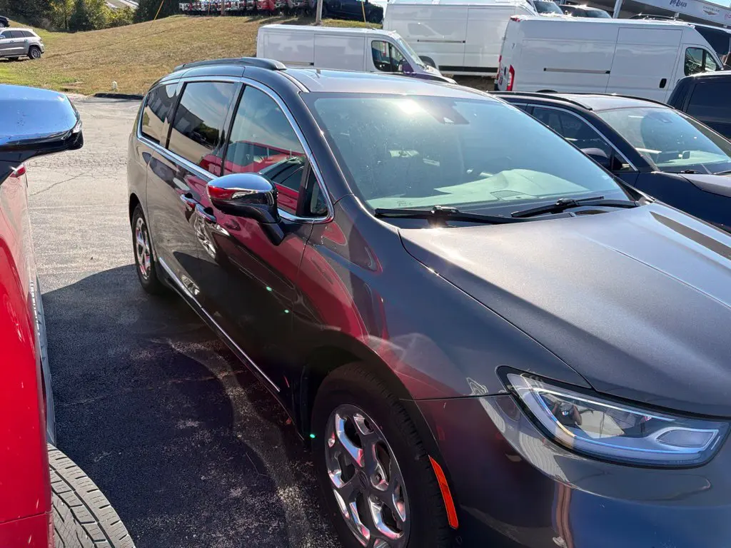 2022 Chrysler Pacifica - $18,988
