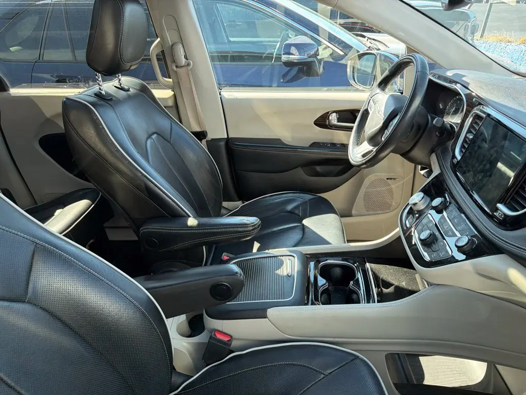 2022 Chrysler Pacifica - $18,988