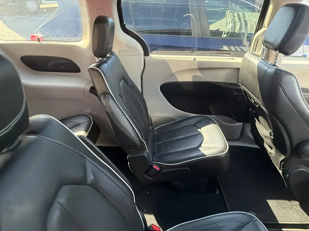 2022 Chrysler Pacifica - $18,988