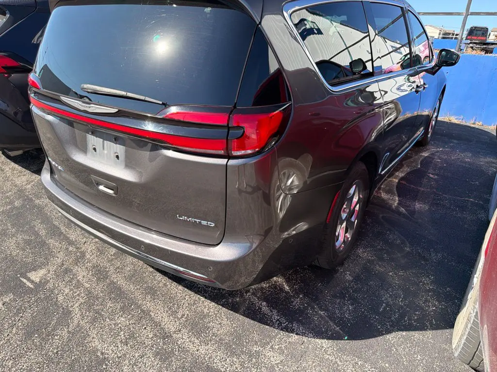 2022 Chrysler Pacifica - $18,988