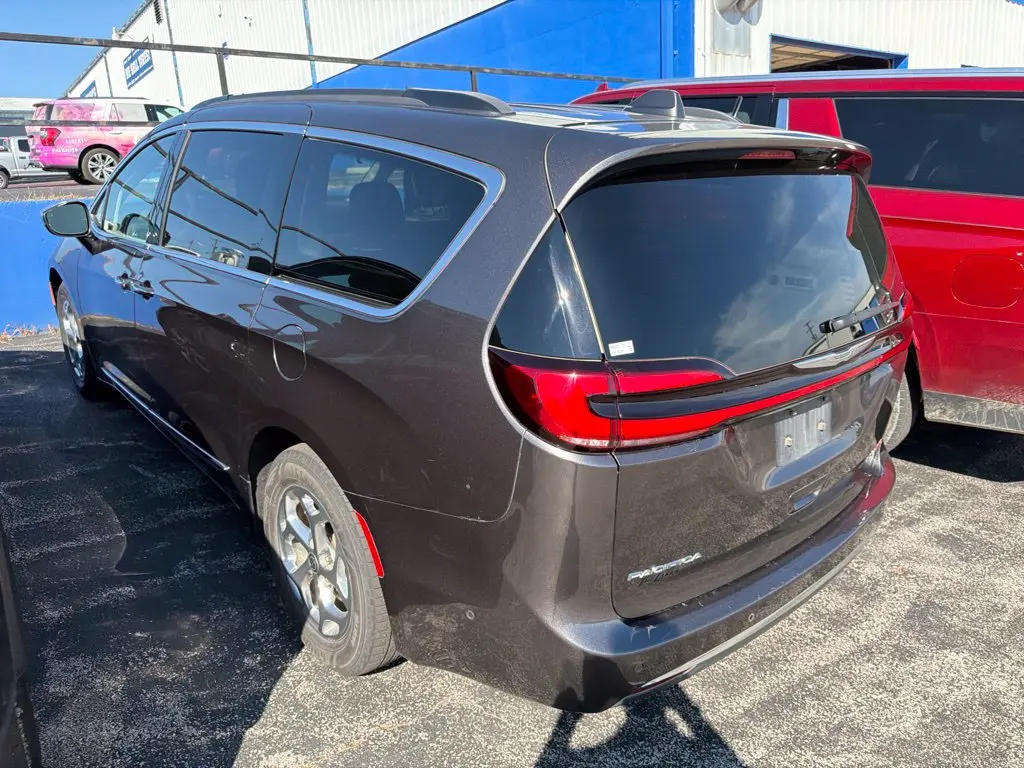 2022 Chrysler Pacifica - $18,988