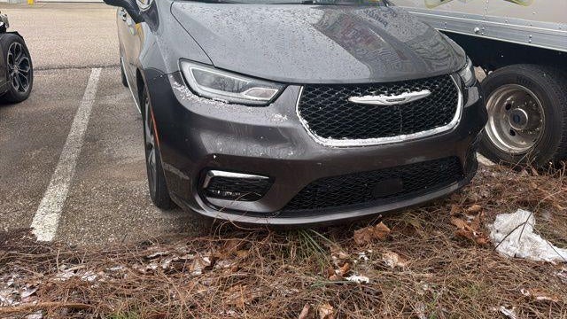 Preowned 2022 Chrysler Pacifica Limited for Sale