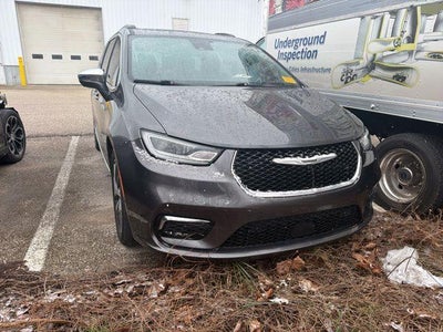 Photo of a 2022 Chrysler Pacifica Limited 4DR Mini-Van for sale