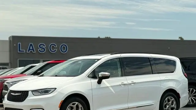 Preowned 2023 Chrysler Pacifica Limited for Sale