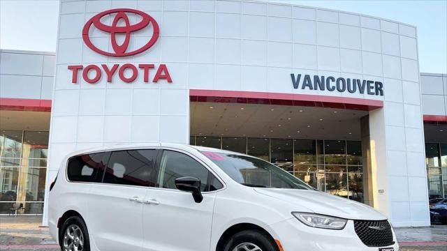 Preowned 2024 Chrysler Pacifica Limited for Sale