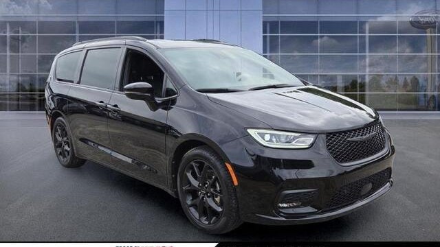 Preowned 2024 Chrysler Pacifica Limited for Sale