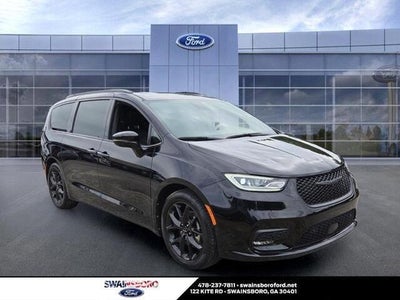 Photo of a 2024 Chrysler Pacifica Limited 4DR Mini-Van for sale