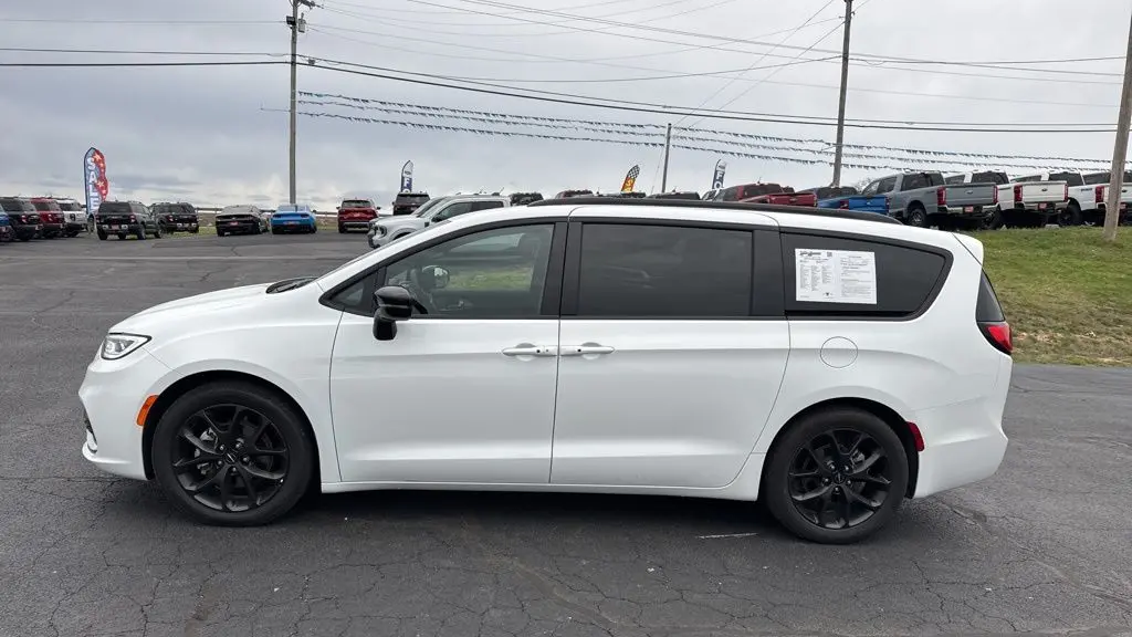 2025 Chrysler Pacifica Limited
