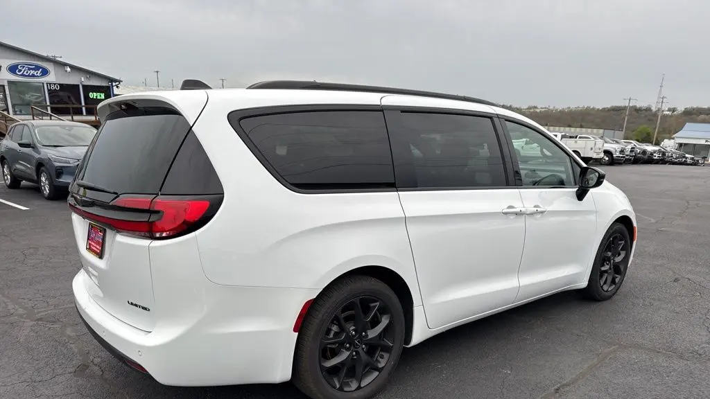 2025 Chrysler Pacifica Limited