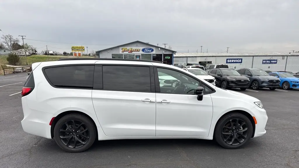 2025 Chrysler Pacifica Limited
