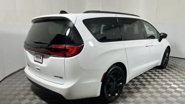 2025 Chrysler Pacifica Limited