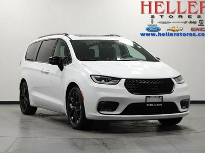 Photo of a 2025 Chrysler Pacifica Limited 4DR Mini-Van for sale