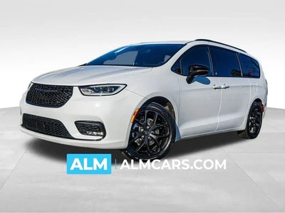 Photo of a 2025 Chrysler Pacifica Limited 4DR Mini-Van for sale