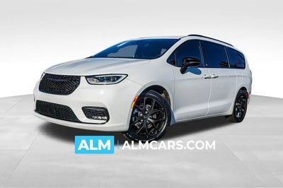 Photo of a 2025 Chrysler Pacifica Limited 4DR Mini-Van for sale