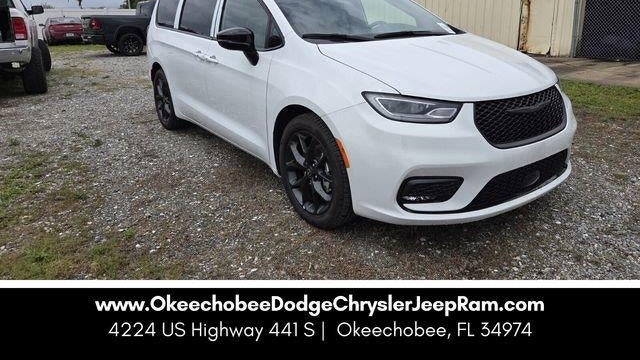 Preowned 2025 Chrysler Pacifica Limited for Sale