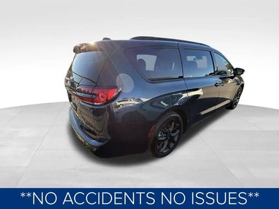 Photo of a 2025 Chrysler Pacifica Limited 4DR Mini-Van for sale