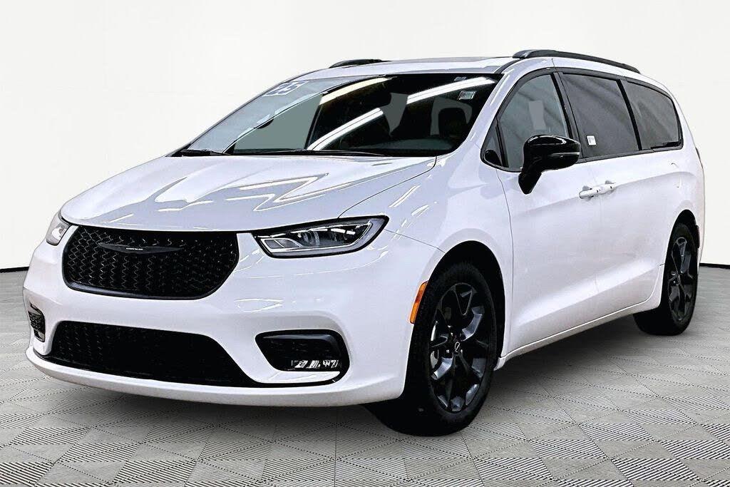2025 Chrysler Pacifica - $32,003
