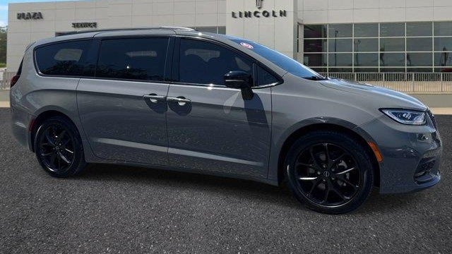Preowned 2025 Chrysler Pacifica Limited for Sale