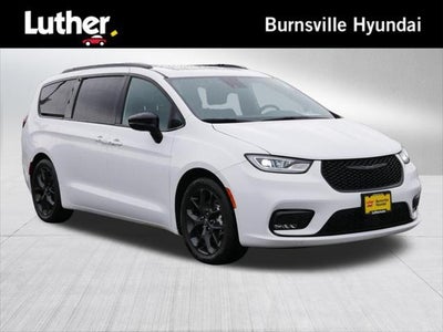 Photo of a 2026 Chrysler Pacifica Limited 4DR Mini-Van for sale