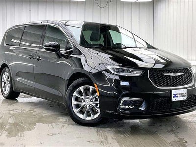 Photo of a 2026 Chrysler Pacifica Limited 4DR Mini-Van for sale