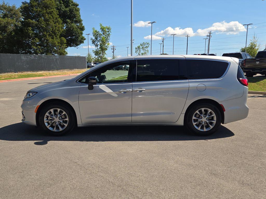 2026 Chrysler Pacifica - $42,500